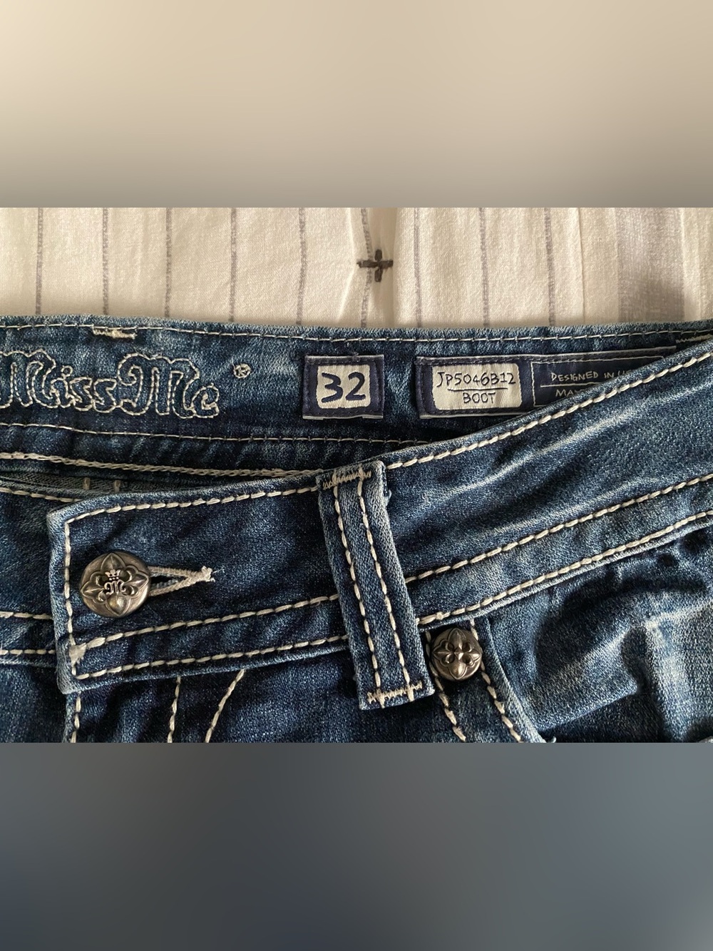 🦋 Miss Me “Like A Prayer” Boot Cut Jeans 🦋 - Picture 7 of 8